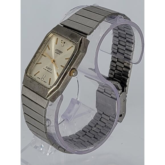 Vintage Citizen Quartz Water-Resistant Men's Watch - Classic Rectangular Design - Picture 8 of 8